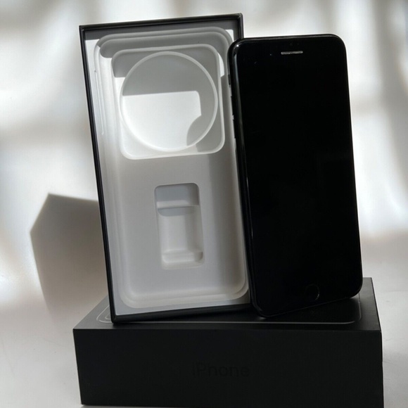 Apple iPhone 7 Plus 256 GB Black SUPER BUNDLE w/ battery back up - Picture 4 of 7